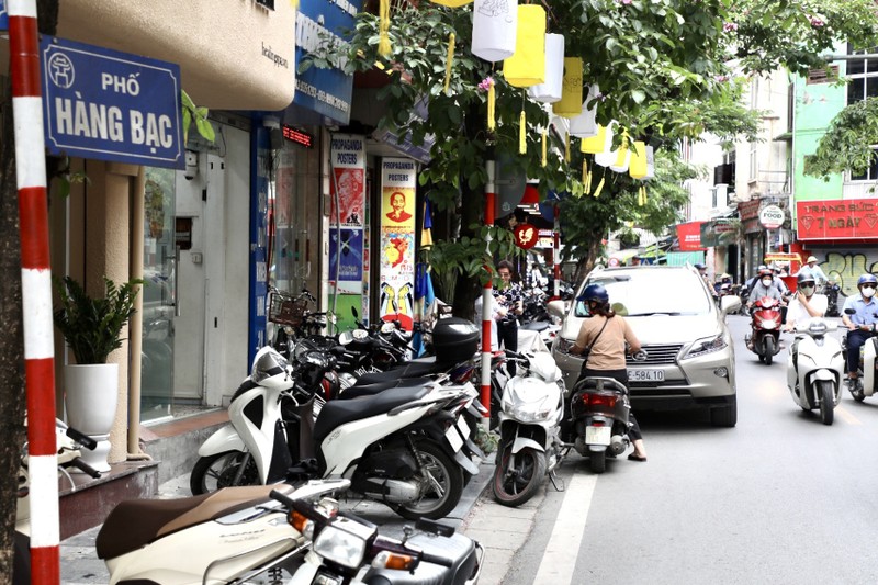 Via he tai khu pho co Ha Noi van bi chiem dung nghiem trong-Hinh-7