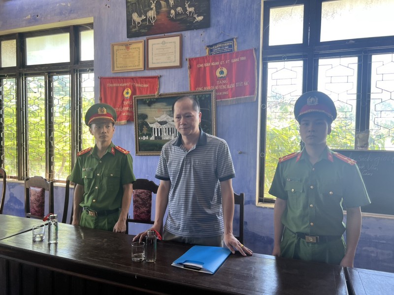Quang Binh: Bat giam 2 pho giam doc trung tam dang kiem