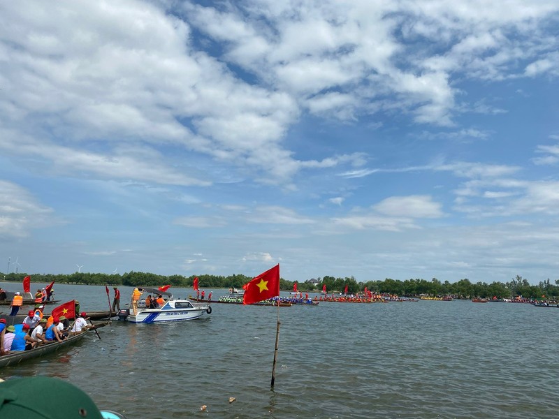 Quang Binh: Ron rang khong khi truoc le dua thuyen mung Tet Doc lap-Hinh-4