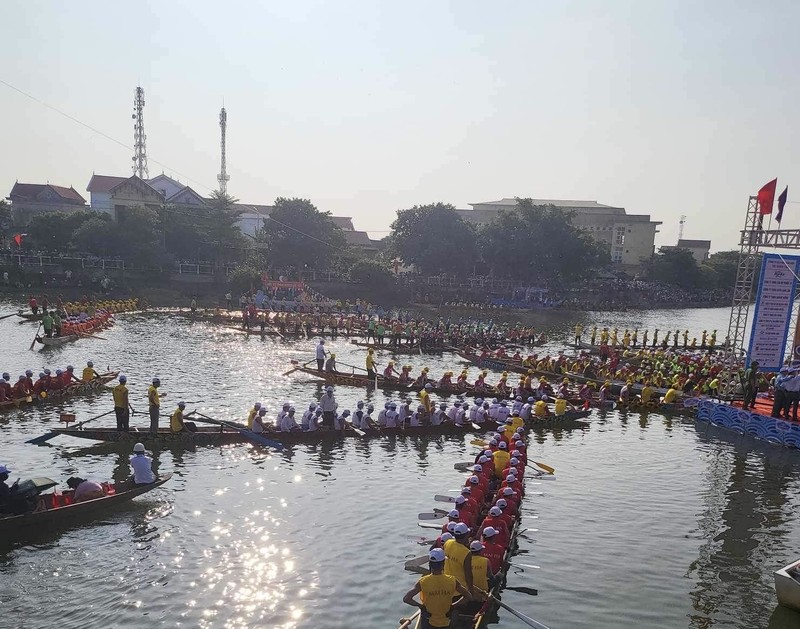 Quang Binh: Day song le hoi dua thuyen mung Tet Doc lap 2/9-Hinh-8