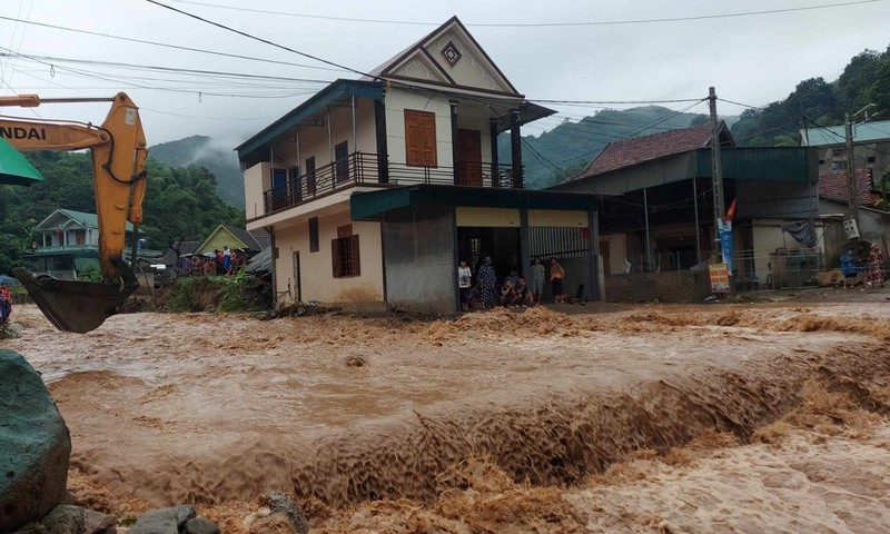 Nghe An: Mua lon, nhieu diem bi ngap cuc bo