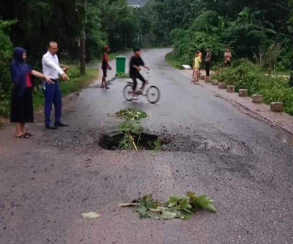 Hai hung canh “ho tu than” nuot duong giao thong o Quang Tri