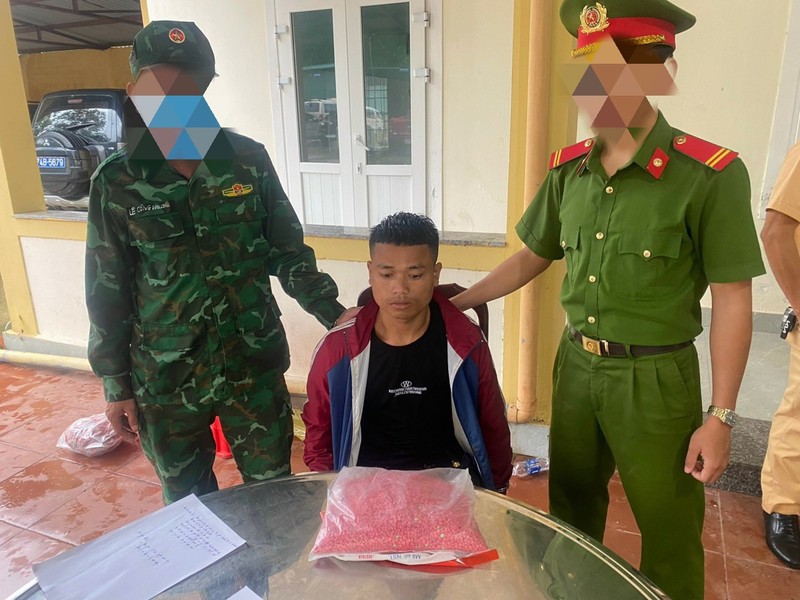 Quang Tri: Bat 9X van chuyen so luong lon ma tuy