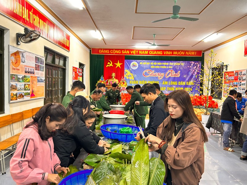 Dam tinh quan dan voi chuong trinh xuan bien phong am long dan ban-Hinh-3