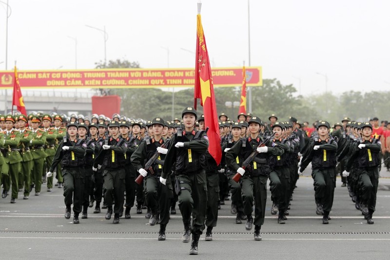 Ngam nhung bong hong ban linh cua luc luong Canh sat co dong-Hinh-6