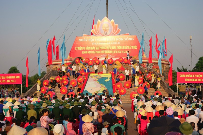 View - 	Trang nghiêm lễ thượng cờ thống nhất non sông ở Quảng Trị