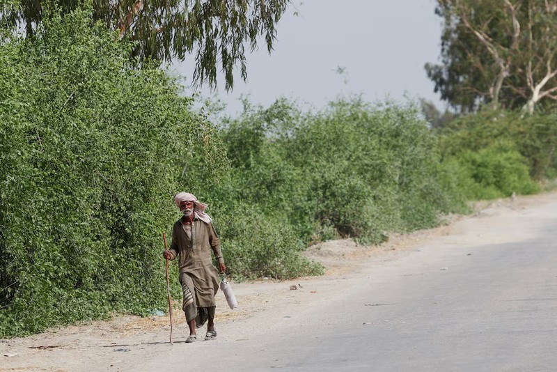 Canh nguoi dan Pakistan vat lon voi cai nong “thieu dot” 52 do C-Hinh-8