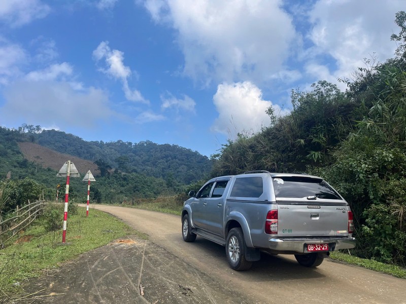 San phu sinh con tren xe o to bo doi bien phong-Hinh-2