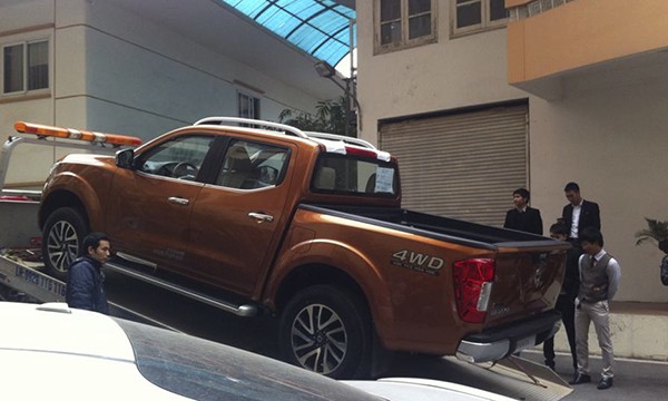 He lo gia ban Nissan Navara NP300 2015 tai Viet Nam-Hinh-2