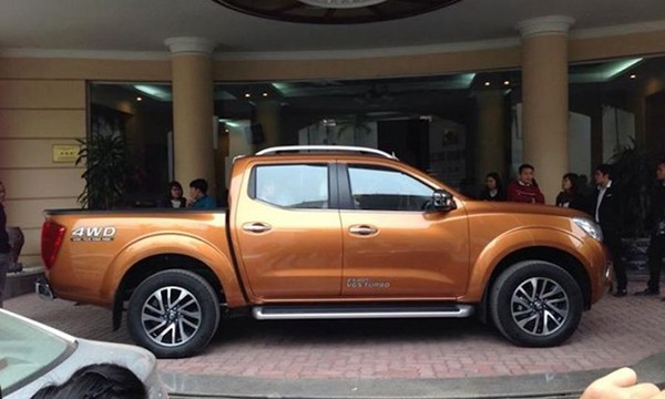 Nissan Navara 2015 bat ngo lo dien tai Ha Noi-Hinh-3