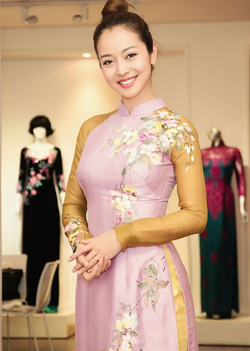 Hoa hau Jennifer Pham dan ban nhay di may ao dai Tet-Hinh-7