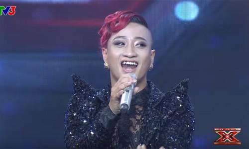 Vu cong di giay cao got nao loan san khau The X Factor