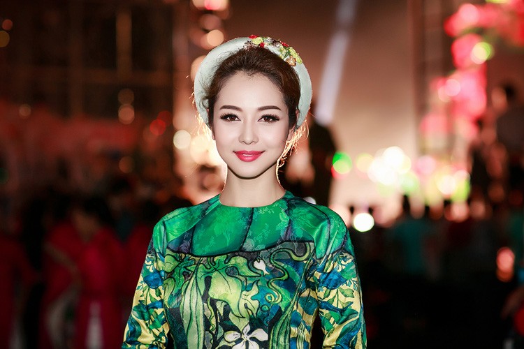 Jennifer Pham hoi ngo MC Danh Tung tai su kien-Hinh-8