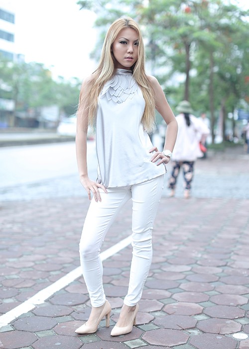 Thi sinh doi mua di so tuyen Vietnams Next Top Model 2016-Hinh-9