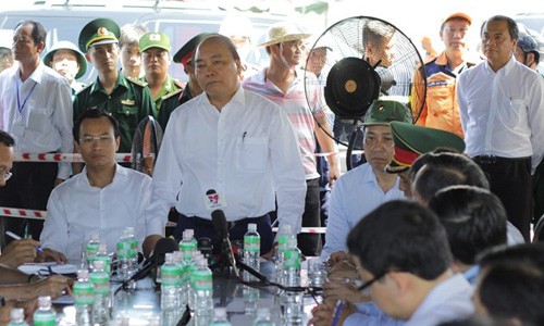 Thu tuong lam viec voi Da Nang vu chim tau du lich tren song Han