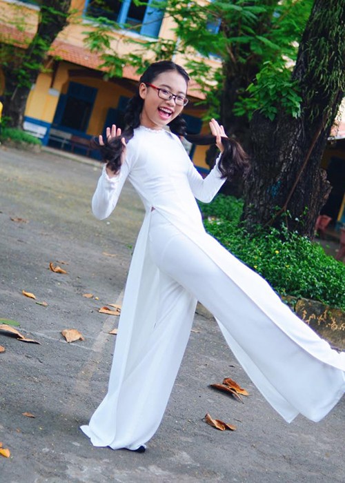 Phuong My Chi ra dang thieu nu trong ta ao dai trang-Hinh-9