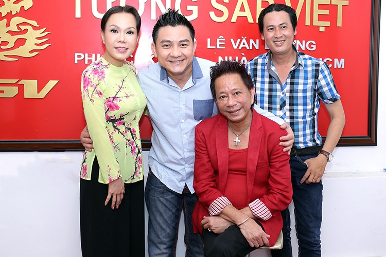 Viet Huong vui suong vi duoc dung tuong sap-Hinh-4