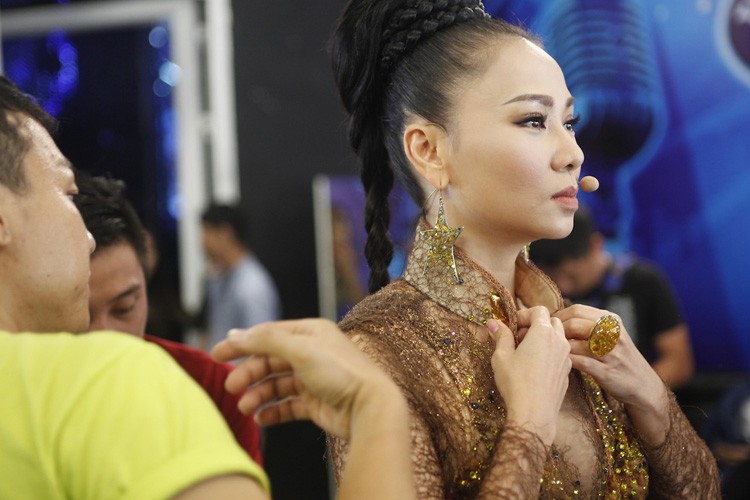 Thu Minh than thiet voi Bang Kieu o hau truong Vietnam Idol-Hinh-4