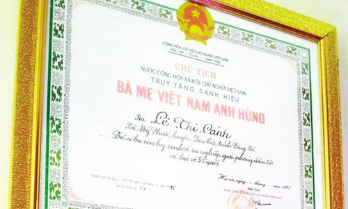 Chuyen la o can phong tho 3 Me Viet Nam anh hung va 9 liet si-Hinh-3