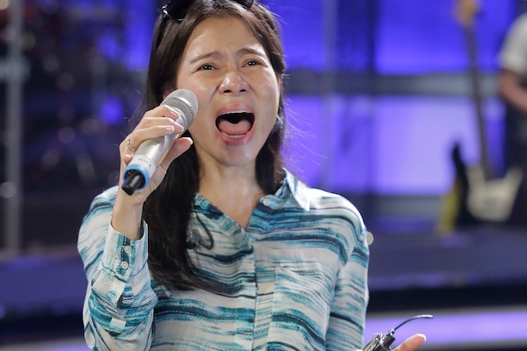 Thu Minh mang ca khuc moi den dem trao giai Vietnam Idol