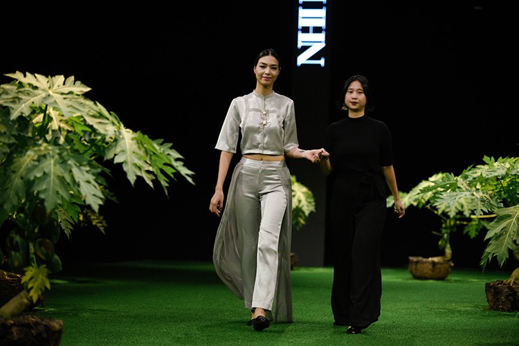 BST an tuong tai khai mac Vietnam Fashion Week Spring Summer 2017-Hinh-11