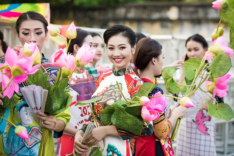 HH Ngoc Han do sac cung dan em Kieu Vy To Nhu-Hinh-5