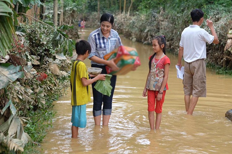 Ngoc Han bi bom loi nuoc den voi ba con Ha Tinh