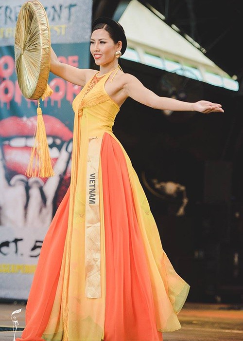 Nguyen Thi Loan lot top 10 trang phuc dan toc Miss Grand International