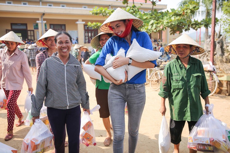 Am long Pham Huong mang nu cuoi den ba con mien Trung-Hinh-14