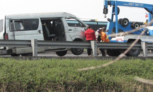 O to no lop tren cao toc Trung Luong-TP HCM, 6 nguoi nhap vien