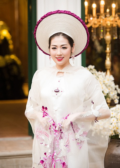 A hau Tu Anh dep rang ro trong trang phuc ao dai-Hinh-5