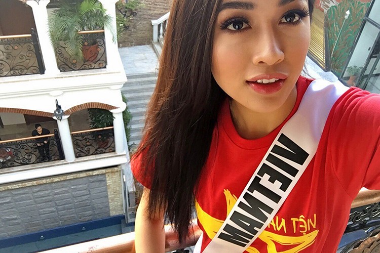 Le Hang goi cam trong tiec chao mung cua Miss Universe-Hinh-9