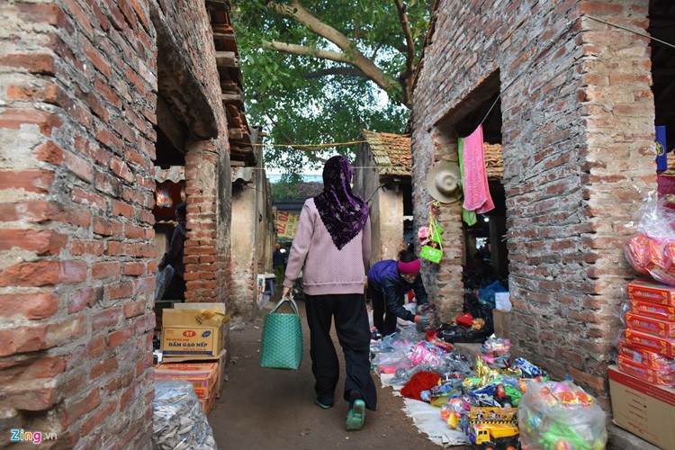 Anh: Phien cho Tet hop tu to mo sang o ngoai thanh Ha Noi