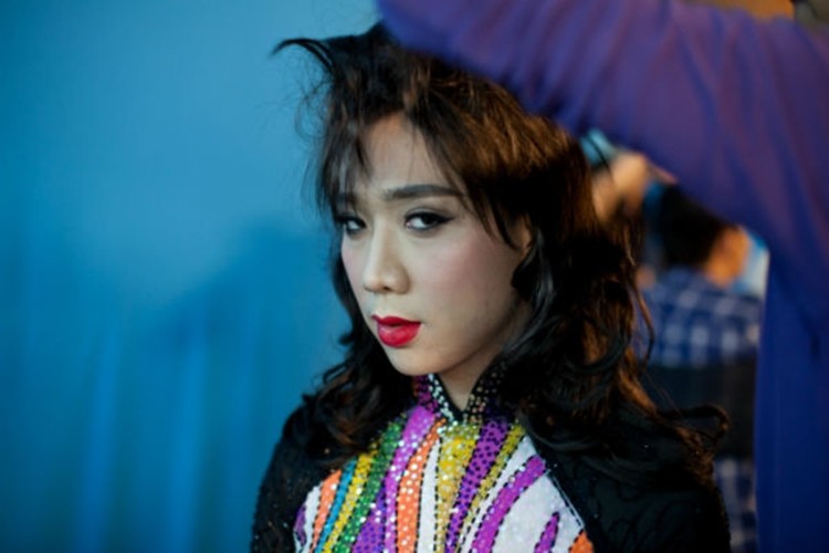 Loat anh gia gai cua Tran Thanh khien fan nga mu-Hinh-6