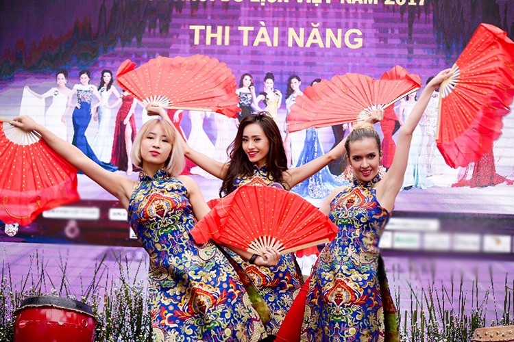 Hoa hau Dieu Linh rang ro lam giam khao Miss Tourism 2017-Hinh-10