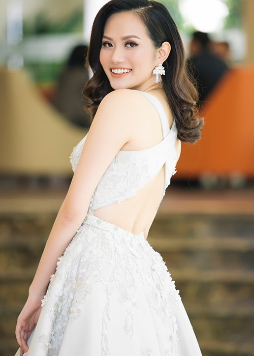 Hoa hau Dieu Linh rang ro lam giam khao Miss Tourism 2017