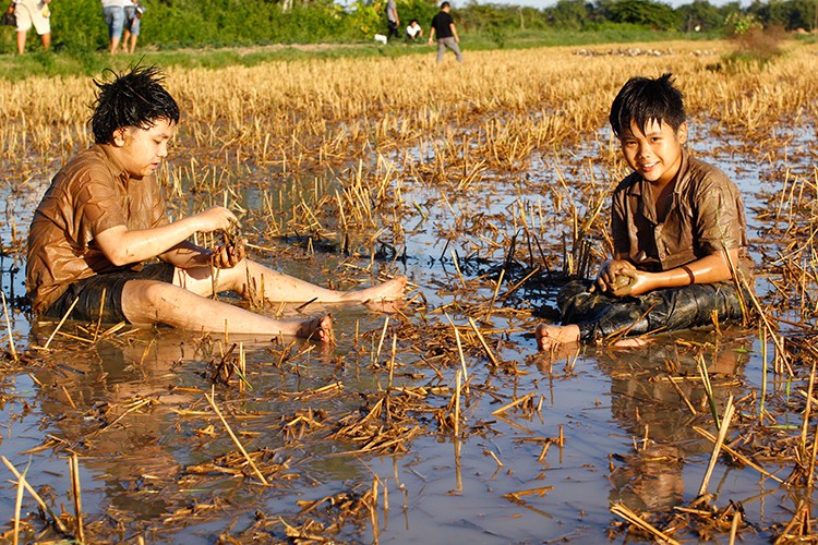 Hoc tro Ngo Thanh Van vuong tinh tay ba trong phim moi-Hinh-11