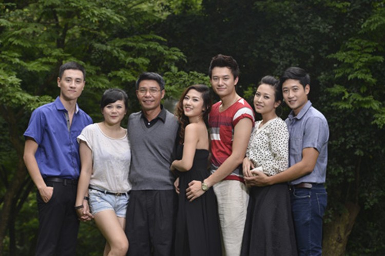 Chan dung nam chinh phim “Song chung voi me chong”-Hinh-2