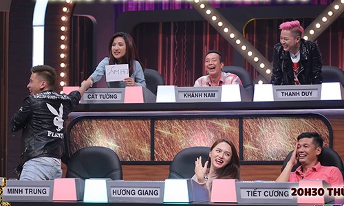 Nhung cau soc tan oc trong gameshow Huong Giang Idol vuong on ao