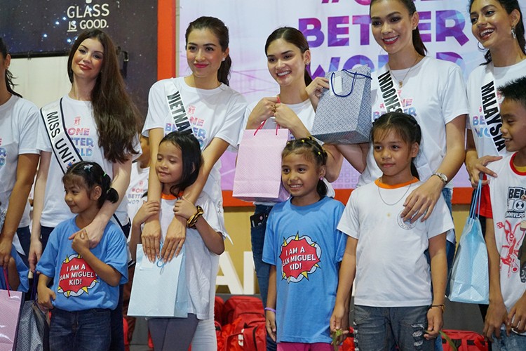 HH Pia Wurtzbach nam tay Le Hang tai hien giay phut dang quang-Hinh-5