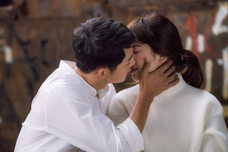 Song Joong Ki doi mua di quang ba phim sau tin dam cuoi-Hinh-10