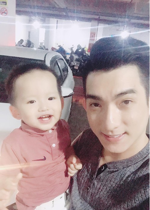 Hot Face sao Viet 24h: Ho Ngoc Ha dua con trai di du lich-Hinh-9