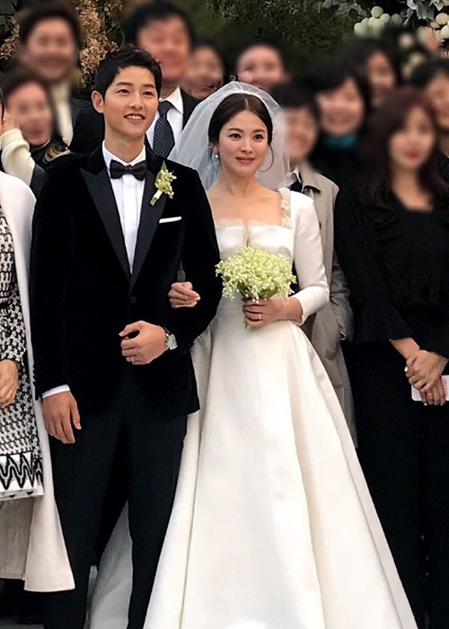 Váy cưới của Song Hye Kyo phiên bản rẻ đang rầm rộ tại các shop thời  trang-Thời trang | Trang phục hợp thời trang, Trang phục lịch sự, Thời trang
