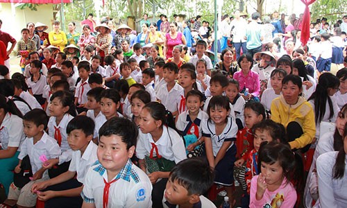 Hoc bong Co giao Nhe: 13 nam nang buoc em den truong