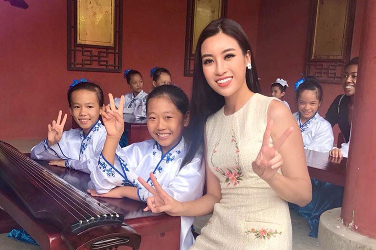 Do My Linh trang tay khi thi tai nang Miss World 2017-Hinh-12