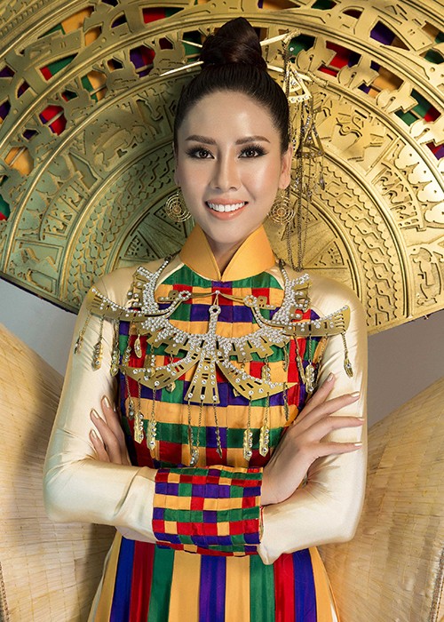 Nguyen Thi Loan mang non la, trong dong den Miss Universe 2017-Hinh-4