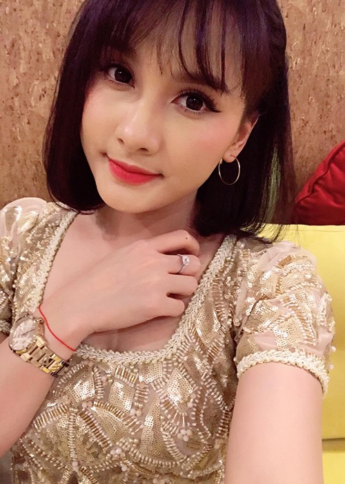 Hot Face sao Viet 24h: Ban gai Phan Thanh khoe anh rang ro-Hinh-8
