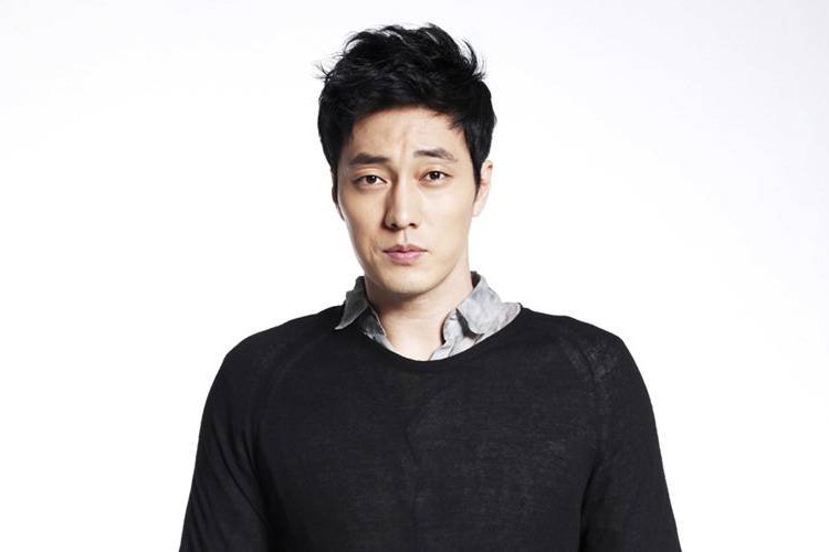 Chan dung ngoi sao “Giay thuy tinh” So Ji Sub vua den VN-Hinh-3