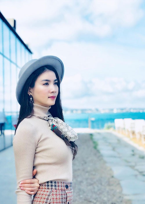 Hot Face sao Viet: Con gai lai Tay cua Ha Anh bieu cam dang yeu-Hinh-4