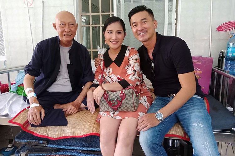 Nguoi ham mo hon 70 tuoi vuot duong xa tham nghe si Le Binh-Hinh-5